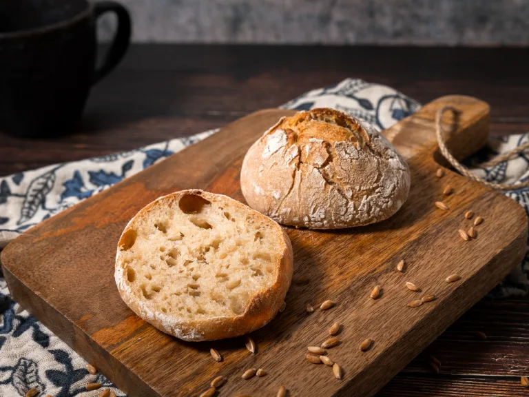 Dinkelbrötchen mit langer Teigreife – knusprig & bekömmlich